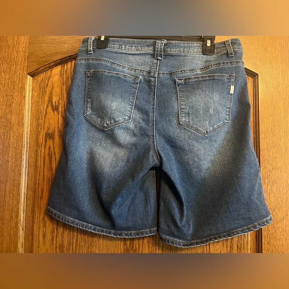 1822 Denim Blue Lightly Distressed Jean Shorts - Picture 3 of 3